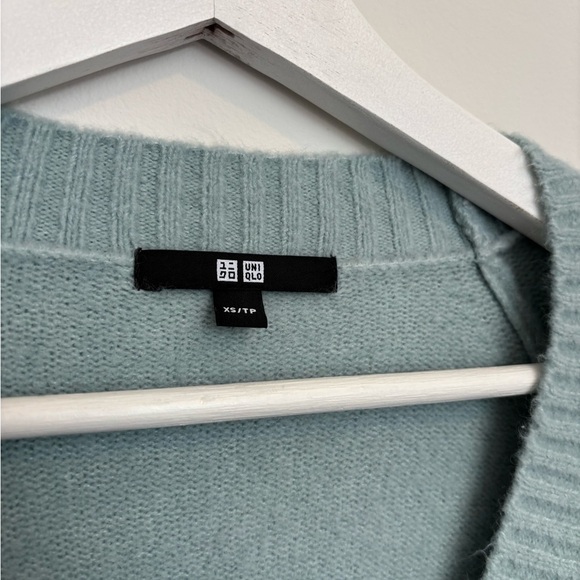 Uniqlo Women's Cardigan in Soft Blue - Picture 3 of 6